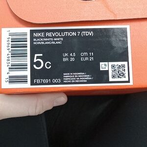 Nike Revolution 7 Black and White